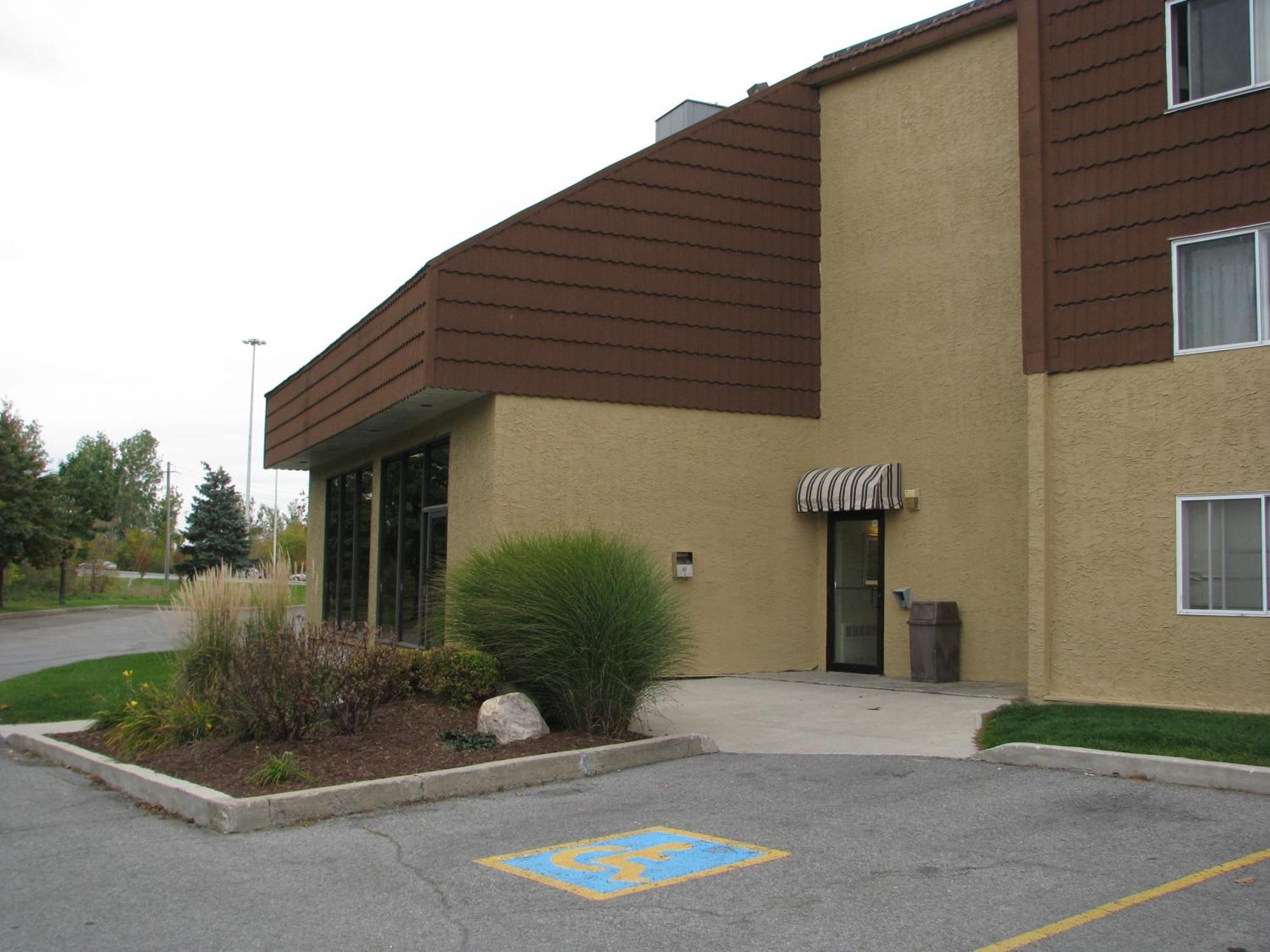 Travelodge By Wyndham Ottawa East Exterior photo